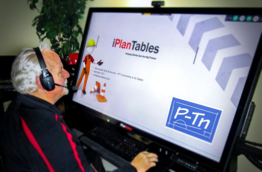 Man using an iPlanTable | P-Tn